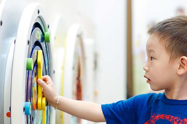 Child playing with the wall game of the IKC Classic collection