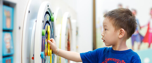 Child playing with the wall game of the IKC Classic collection